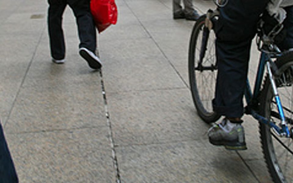 Rowerzyści, SIO z chodników!